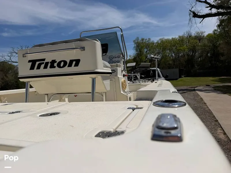 Slide: The Image of Triton 220 LTS 2005 - 16294402