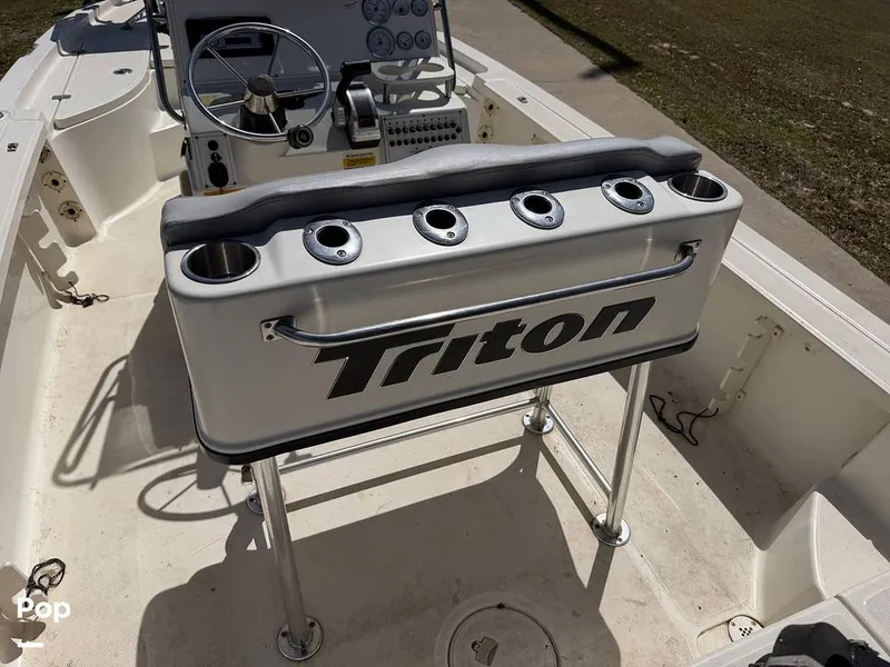 Slide: The Image of Triton 220 LTS 2005 - 16294411