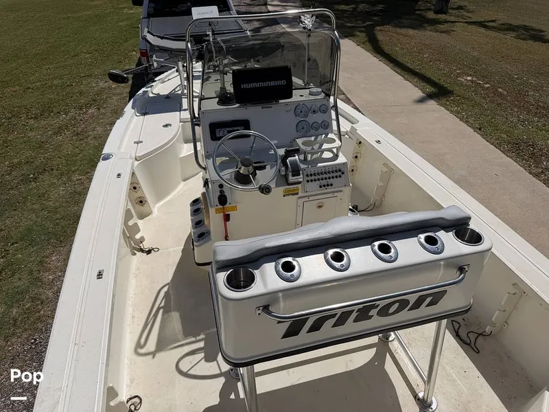 Slide: The Image of Triton 220 LTS 2005 - 16294412