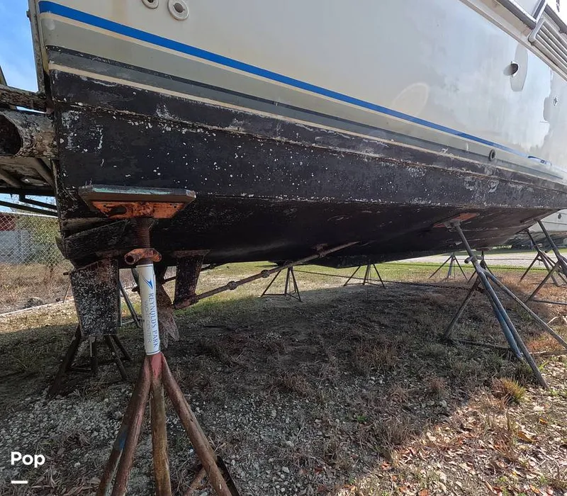 Slide: The Image of Carver Yachts 350 Aft Cabin 1993 - 16302000