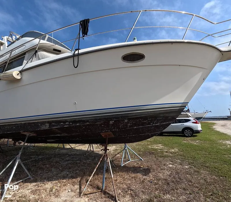 Slide: The Image of Carver Yachts 350 Aft Cabin 1993 - 16302003