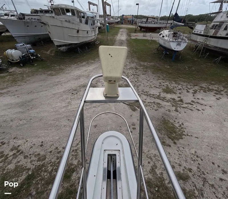 Slide: The Image of Carver Yachts 350 Aft Cabin 1993 - 16302030