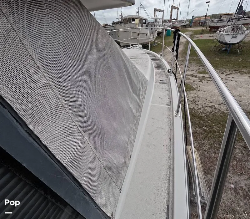 Slide: The Image of Carver Yachts 350 Aft Cabin 1993 - 16302034