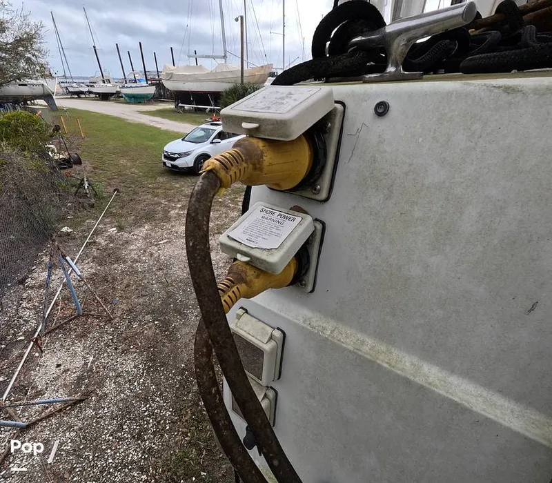 Slide: The Image of Carver Yachts 350 Aft Cabin 1993 - 16302036