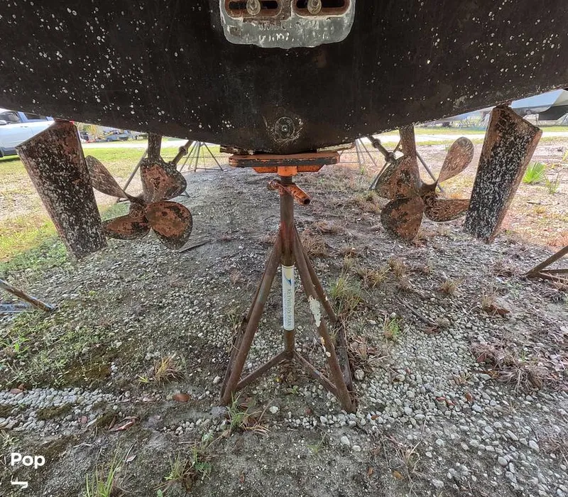 Slide: The Image of Carver Yachts 350 Aft Cabin 1993 - 16301996