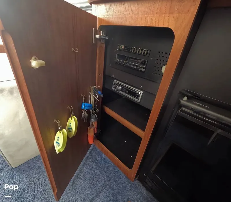 Slide: The Image of Carver Yachts 350 Aft Cabin 1993 - 16325115