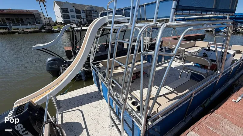 Slide: The Image of A&M A&M Manufacturing Funship Double Decker 2022 - 16276258