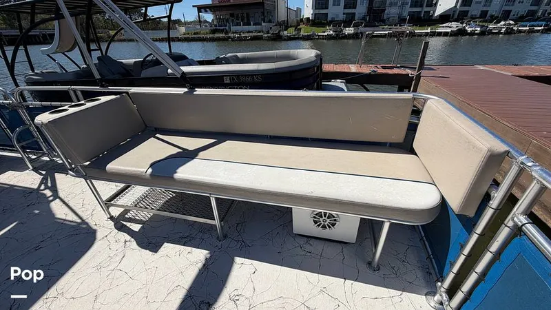 Slide: The Image of A&M A&M Manufacturing Funship Double Decker 2022 - 16276238