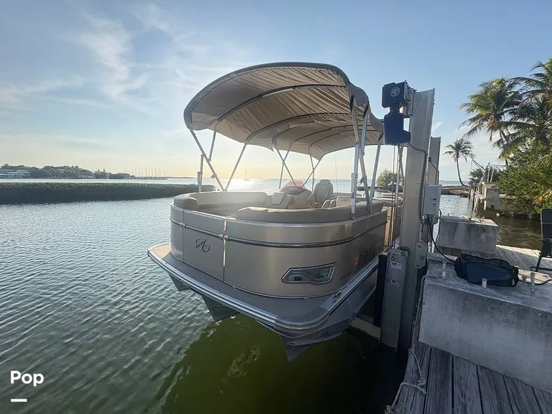 Slide: The Image of Avalon Catalina Entertainer 2021 - 16284863