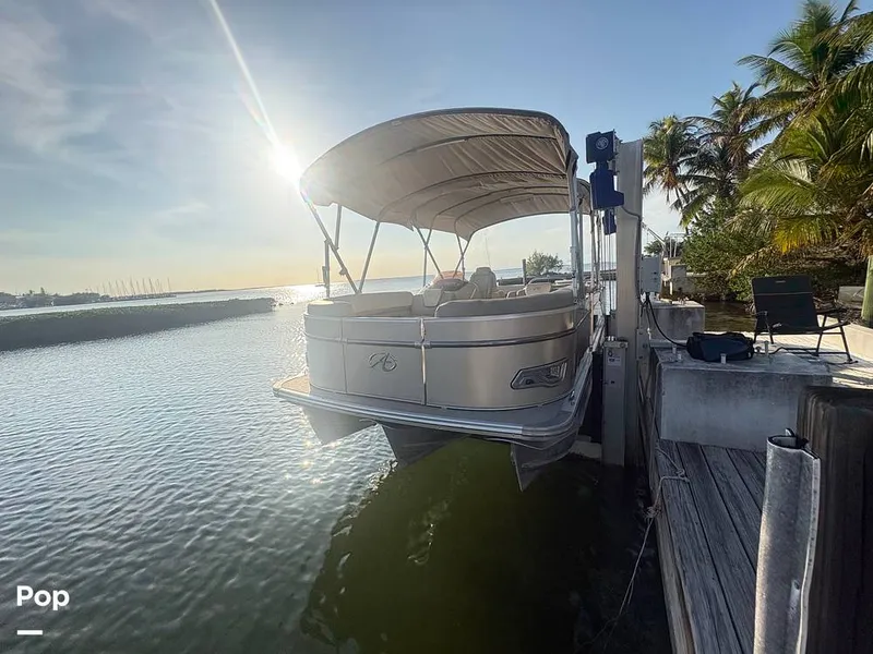 Slide: The Image of Avalon Catalina Entertainer 2021 - 16284864