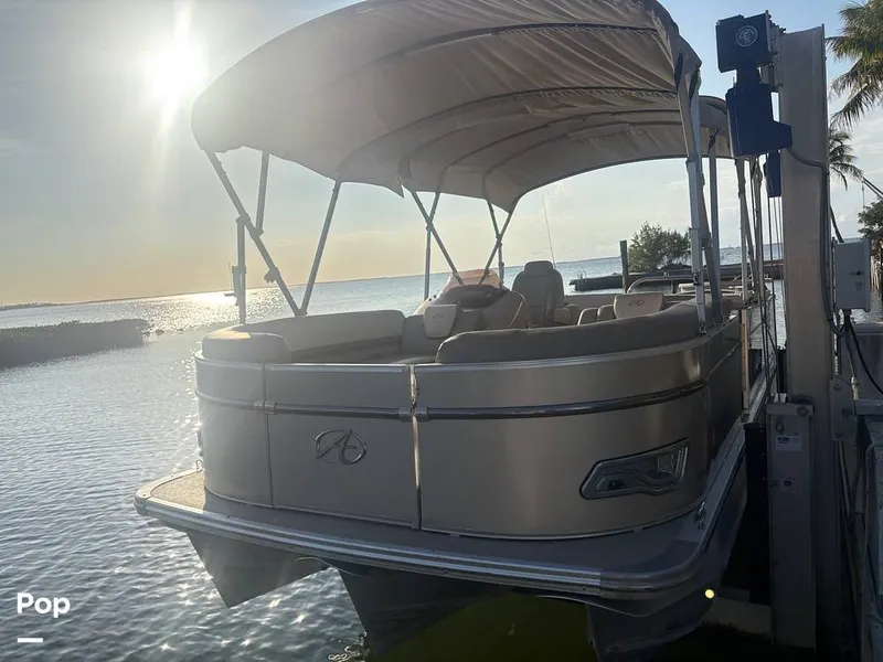 Slide: The Image of Avalon Catalina Entertainer 2021 - 16284927