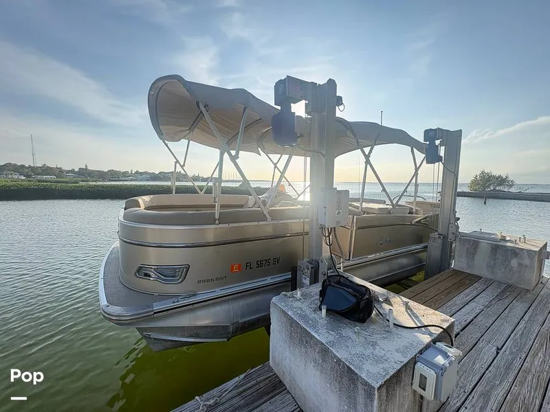 Slide: The Image of Avalon Catalina Entertainer 2021 - 16284929