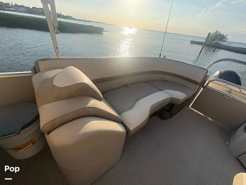 Slide: The Image of Avalon Catalina Entertainer 2021 - 16284968