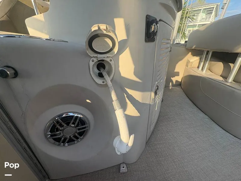 Slide: The Image of Avalon Catalina Entertainer 2021 - 16284987