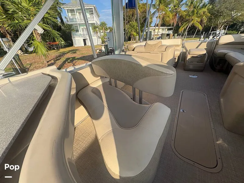 Slide: The Image of Avalon Catalina Entertainer 2585 2021 - 16284959