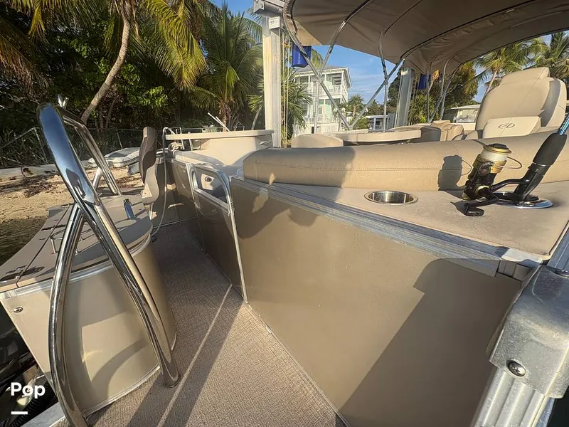 Slide: The Image of Avalon Catalina Entertainer 2585 2021 - 16284984