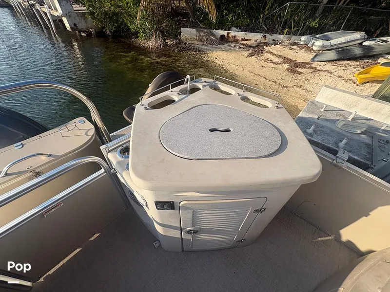 Slide: The Image of Avalon Catalina Entertainer 2585 2021 - 16284970