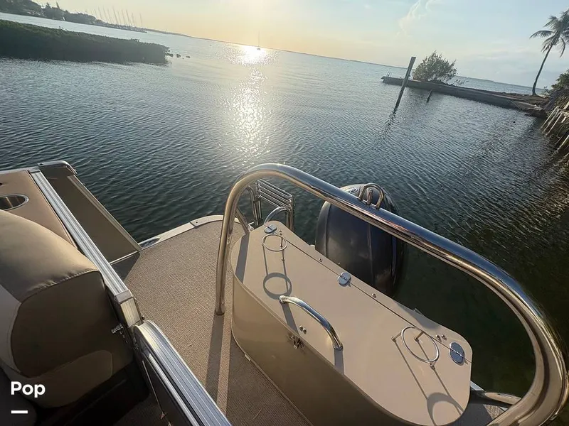 Slide: The Image of Avalon Catalina Entertainer 2585 2021 - 16284979