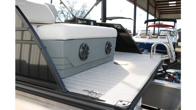 Slide: The Image of Sylvan Mirage 820 CLZ DH Premium 2025 - 28