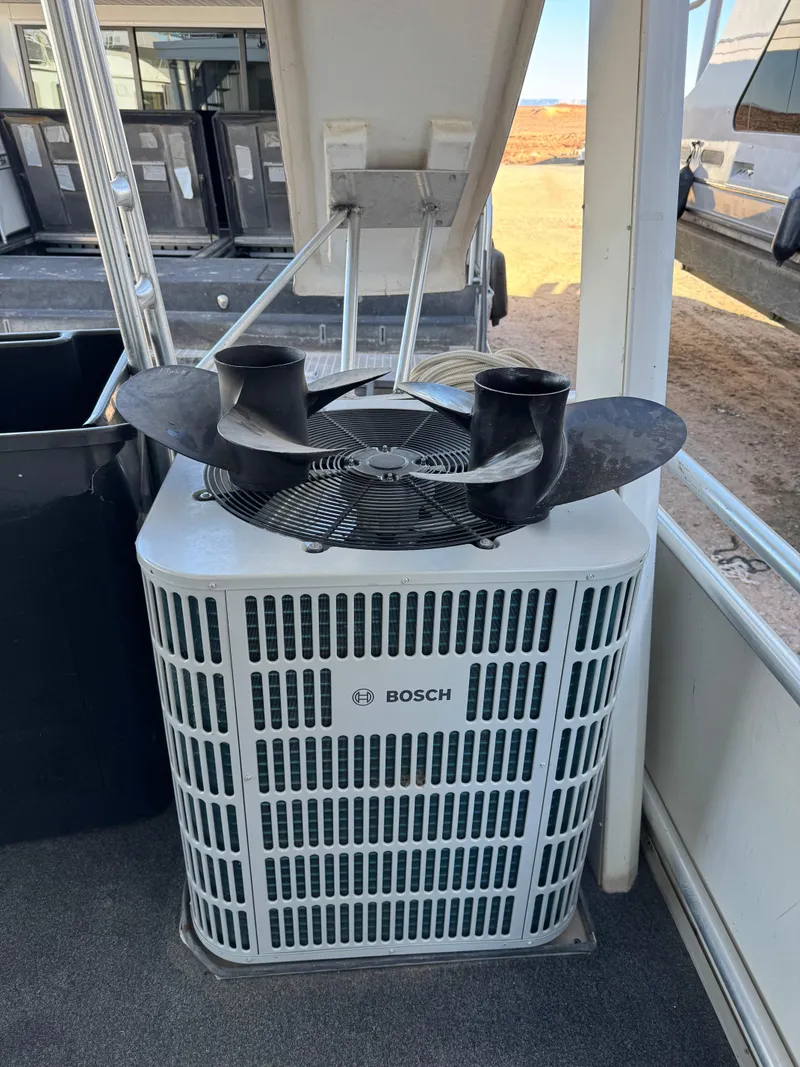 Slide: The Image of Bosch air conditioning unit on 2006 Sumerset Seas The Day Trip 4 boat. - 40