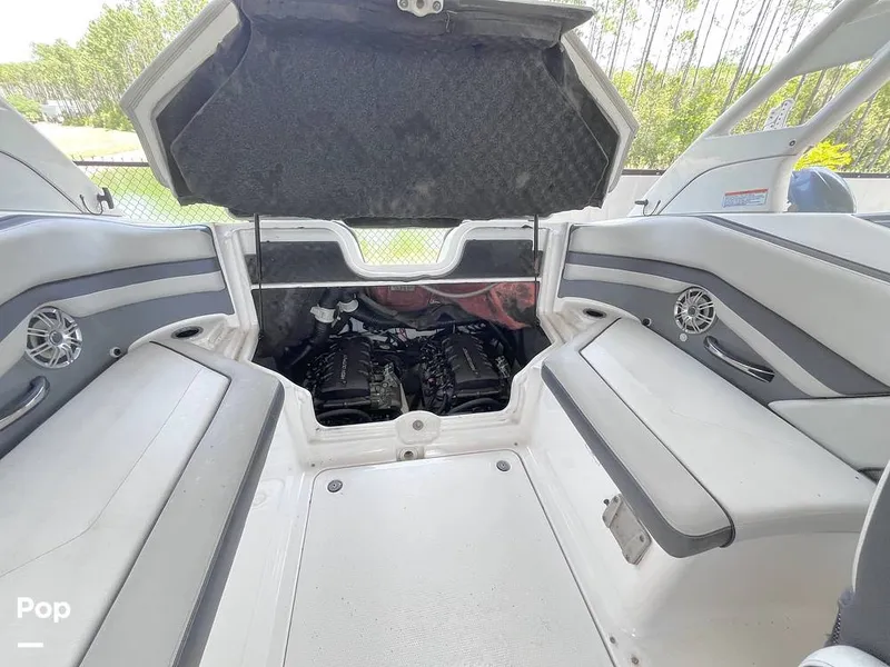 Slide: The Image of Engine Compartment - 16348574