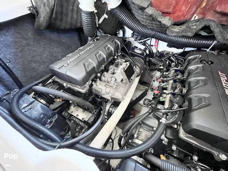 Slide: The Image of Engine Compartment - 16348570