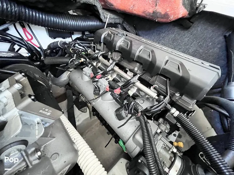 Slide: The Image of Engine Compartment - 16348572