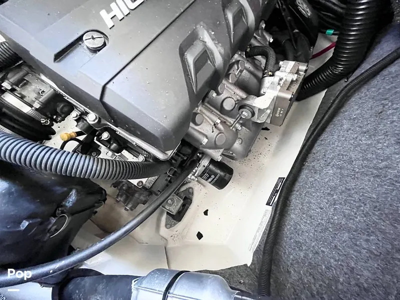 Slide: The Image of Engine Compartment - 16348573