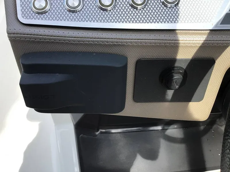 Slide: The Image of Monterey SS 275 2023 - 16334091