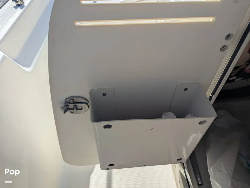 Slide: The Image of Boston Whaler 170 Montauk 2020 - 16318414