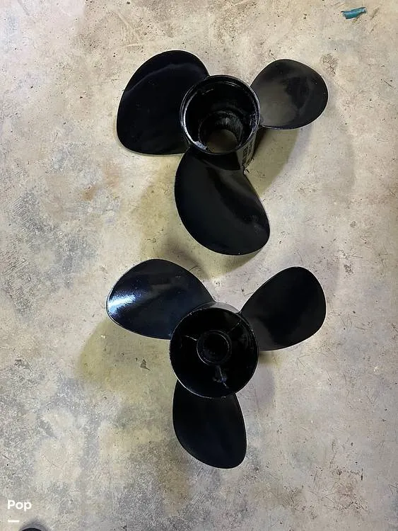 Slide: The Image of Rinker Fiesta Vee 270 1999 - 16288363