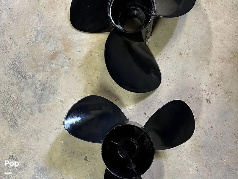 Slide: The Image of Rinker Fiesta Vee 270 1999 - 16314069