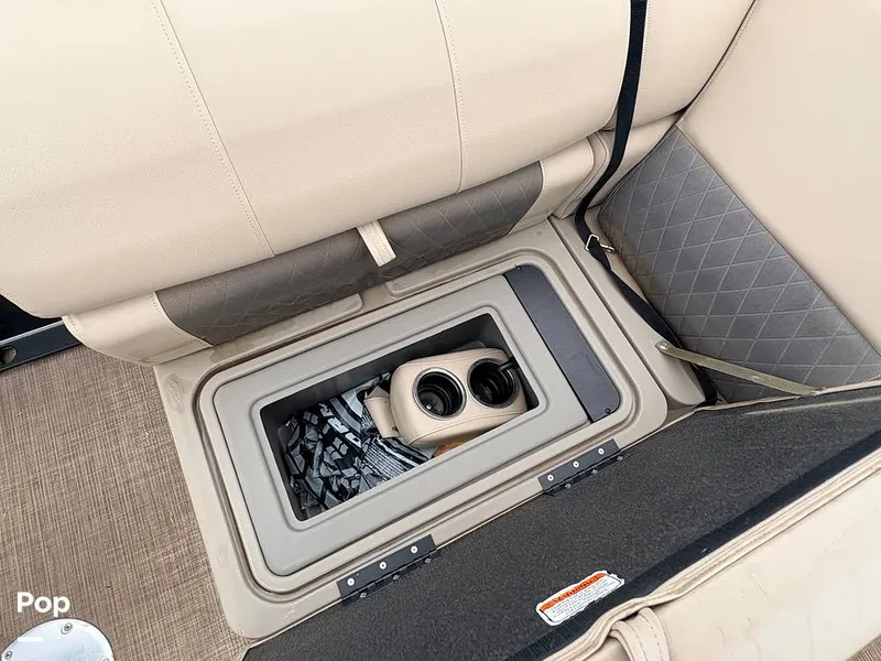 Slide: The Image of Passenger Seating With Storage - 16319563