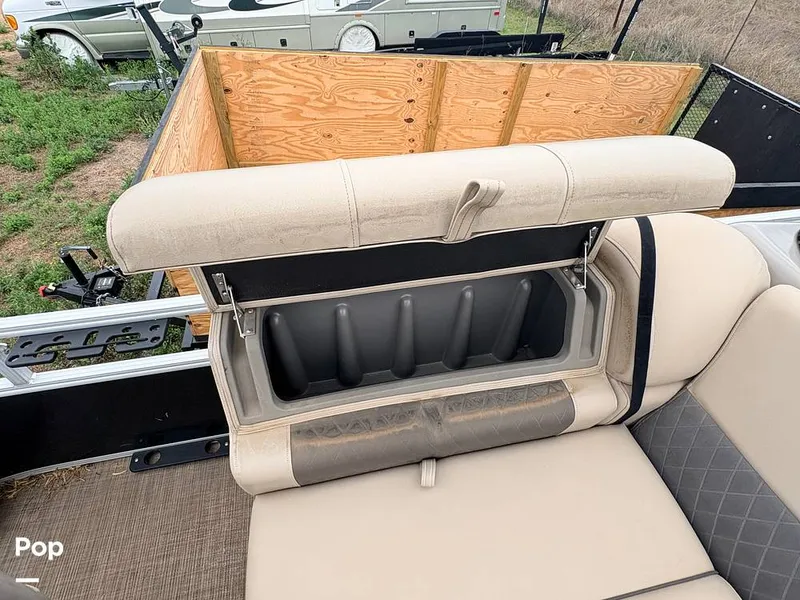 Slide: The Image of Passenger Seating With Storage - 16319564