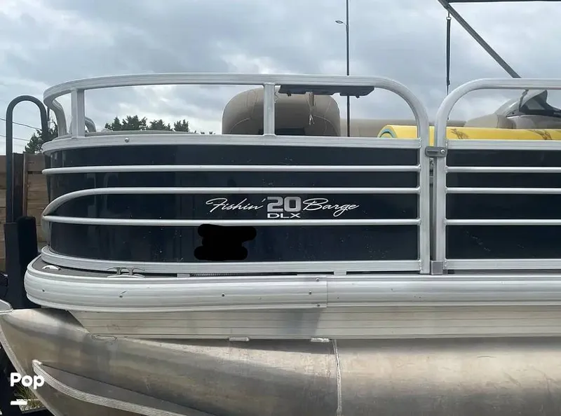 Slide: The Image of Sun Tracker Fishin' Barge 20 DLX 2023 - 16323000