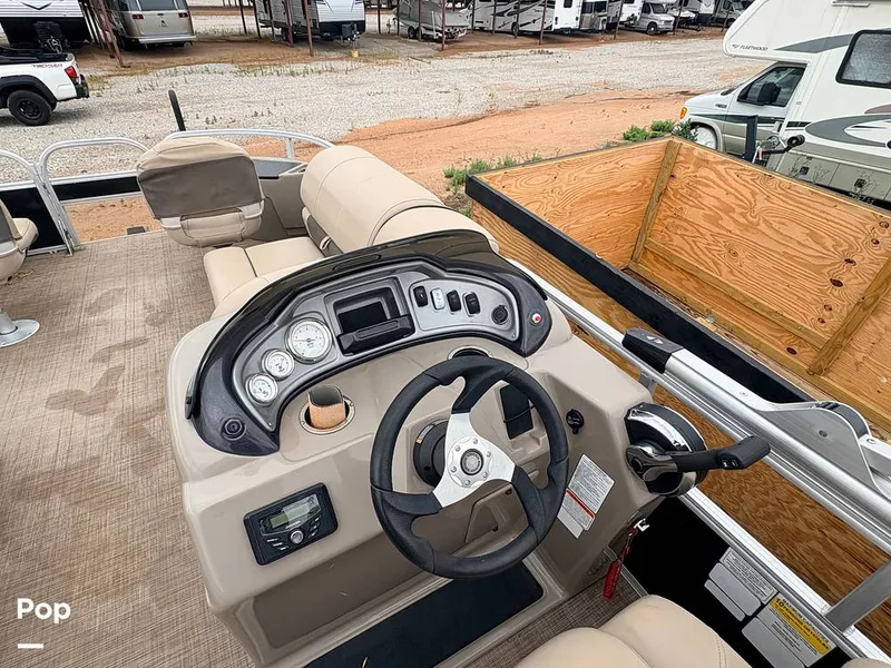 Slide: The Image of Sun Tracker Fishin' Barge 20 DLX 2023 - 16319578