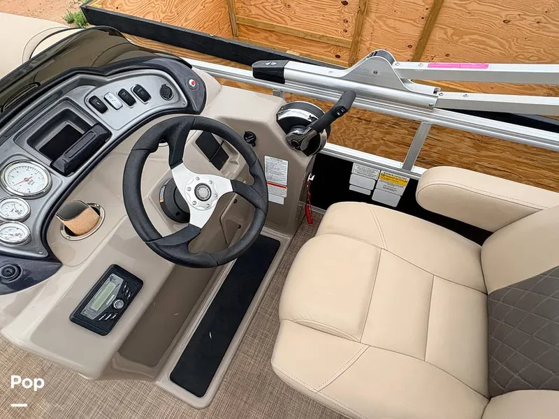 Slide: The Image of Sun Tracker Fishin' Barge 20 DLX 2023 - 16319579