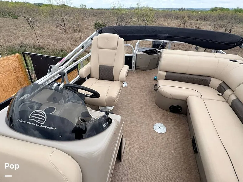 Slide: The Image of Sun Tracker Fishin' Barge 20 DLX 2023 - 16319581