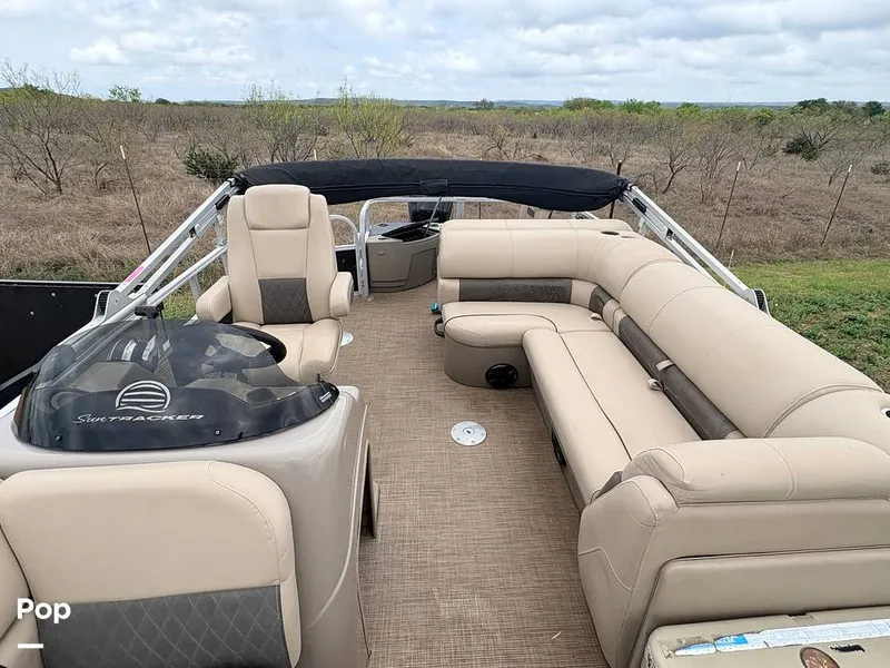 Slide: The Image of Sun Tracker Fishin' Barge 20 DLX 2023 - 16319582