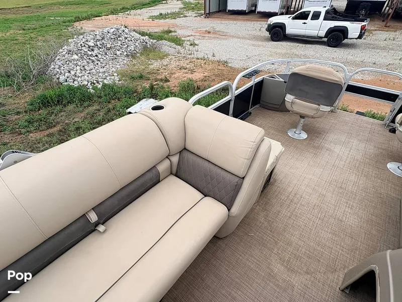 Slide: The Image of Sun Tracker Fishin' Barge 20 DLX 2023 - 16319583