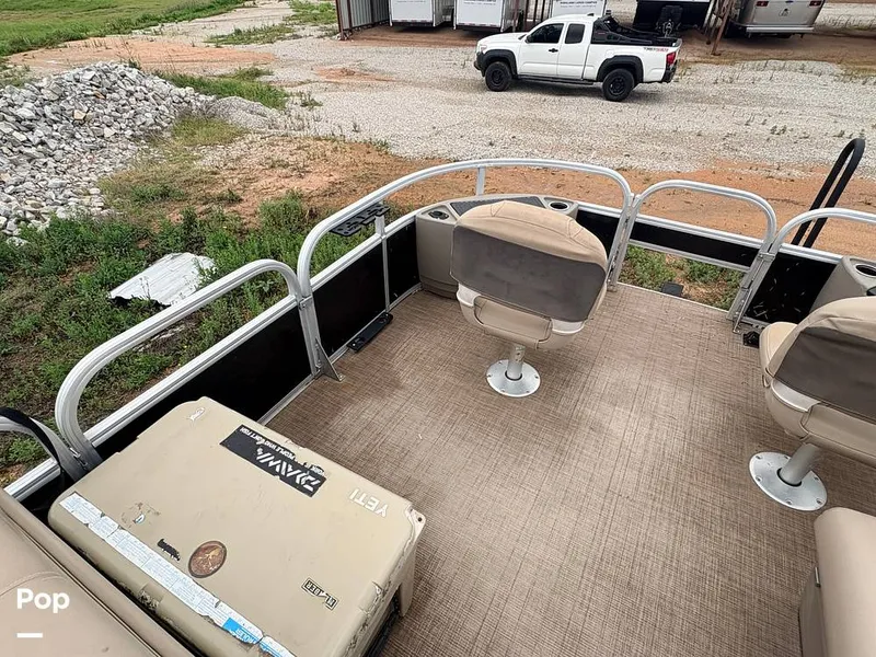 Slide: The Image of Sun Tracker Fishin' Barge 20 DLX 2023 - 16319584