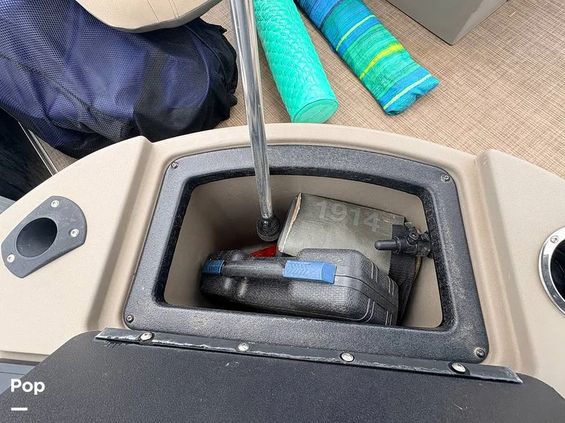 Slide: The Image of Compartment Storage/nav Light - 16319591