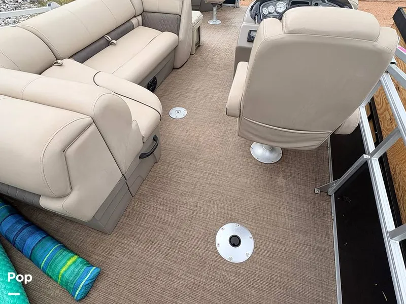 Slide: The Image of Non-skid Deck - 16319594