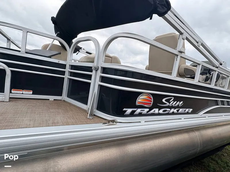 Slide: The Image of Sun Tracker Fishin' Barge 20 DLX 2023 - 16319601