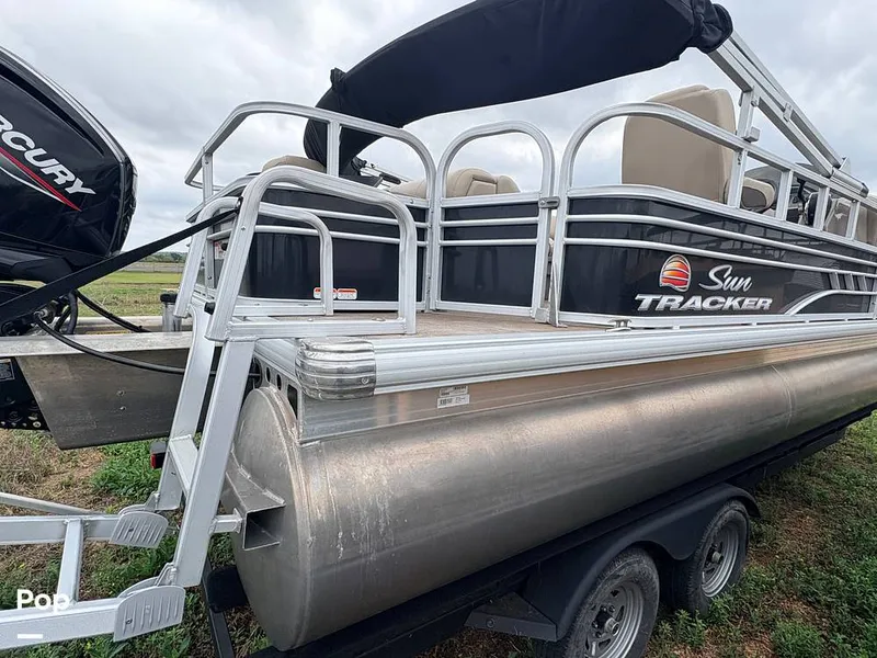 Slide: The Image of Sun Tracker Fishin' Barge 20 DLX 2023 - 16319602