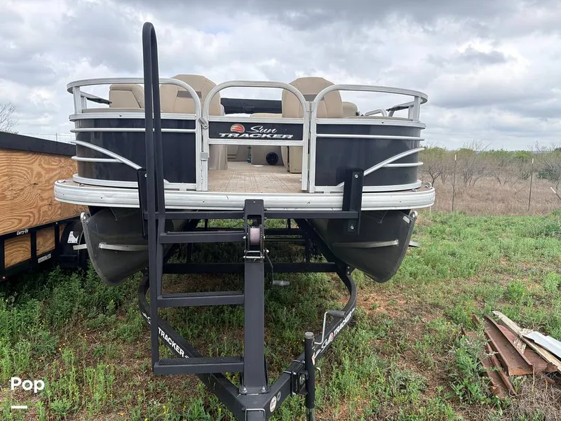 Slide: The Image of Sun Tracker Fishin' Barge 20 DLX 2023 - 16319554