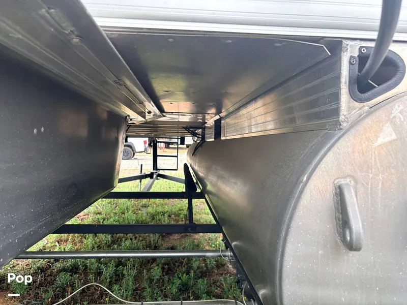 Slide: The Image of Sun Tracker Fishin' Barge 20 DLX 2023 - 16319557