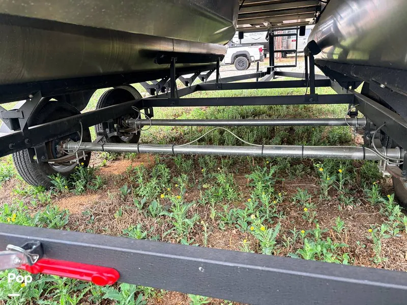 Slide: The Image of Sun Tracker Fishin' Barge 20 DLX 2023 - 16319559