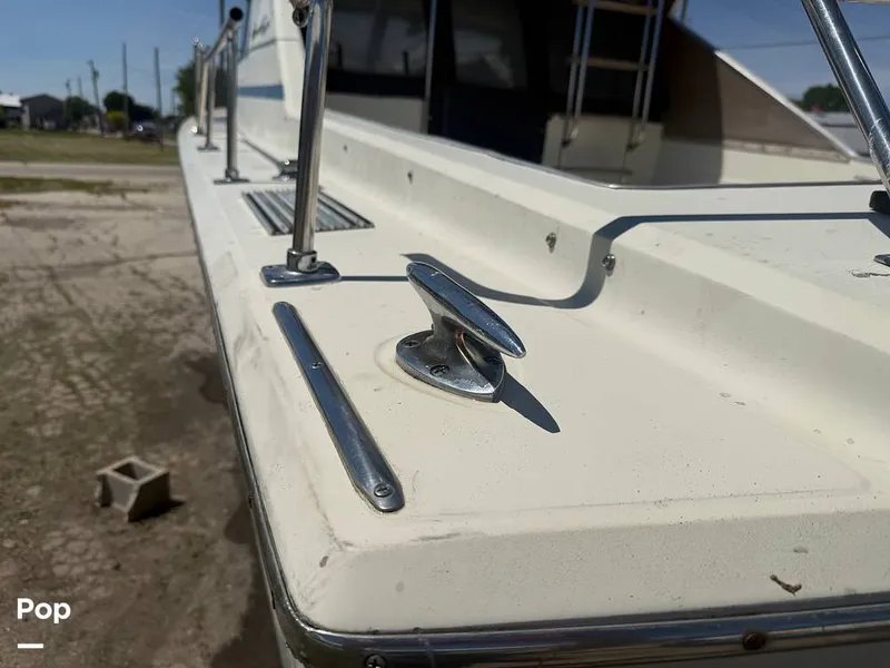 Slide: The Image of Chris-Craft Commander 31 Sports Express Flybridge 1970 - 16462564