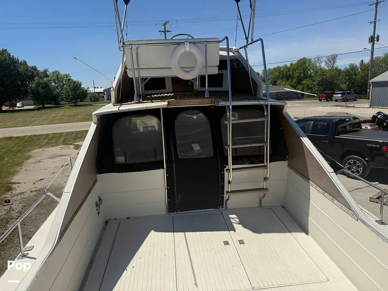Slide: The Image of Chris-Craft Commander 31 Sports Express Flybridge 1970 - 16462573